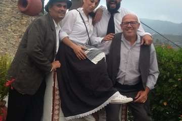 Una diana floreada prepara a Lomo Magullo para la Traída del Agua (Foto Francisco Javier Santana y José Florido)